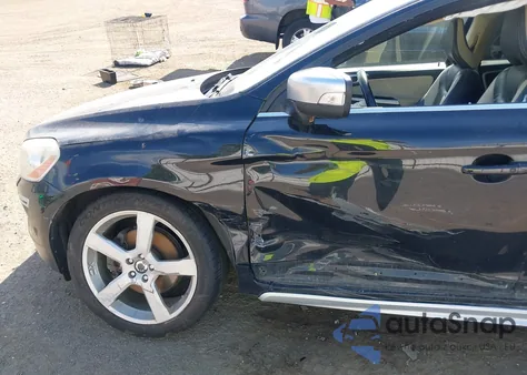 2011 Volvo Xc60 T6/T6 R-Design z USA, uszkodzony, nr VIN YV4902DZ1B2196479